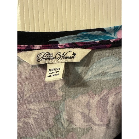 Pioneer Woman plus size top size 3XL black floral 3 quarter length sleeves‎ NWOT - Picture 2 of 4